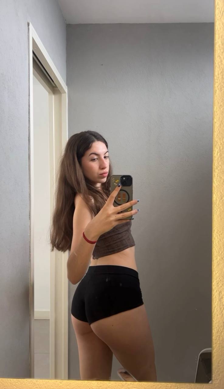 Amber in her underwear in Yueyang