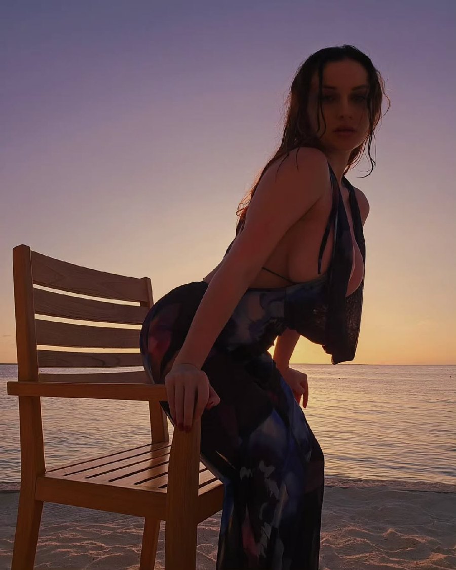 Sexy girl Miranda Faith nude in Yueyang