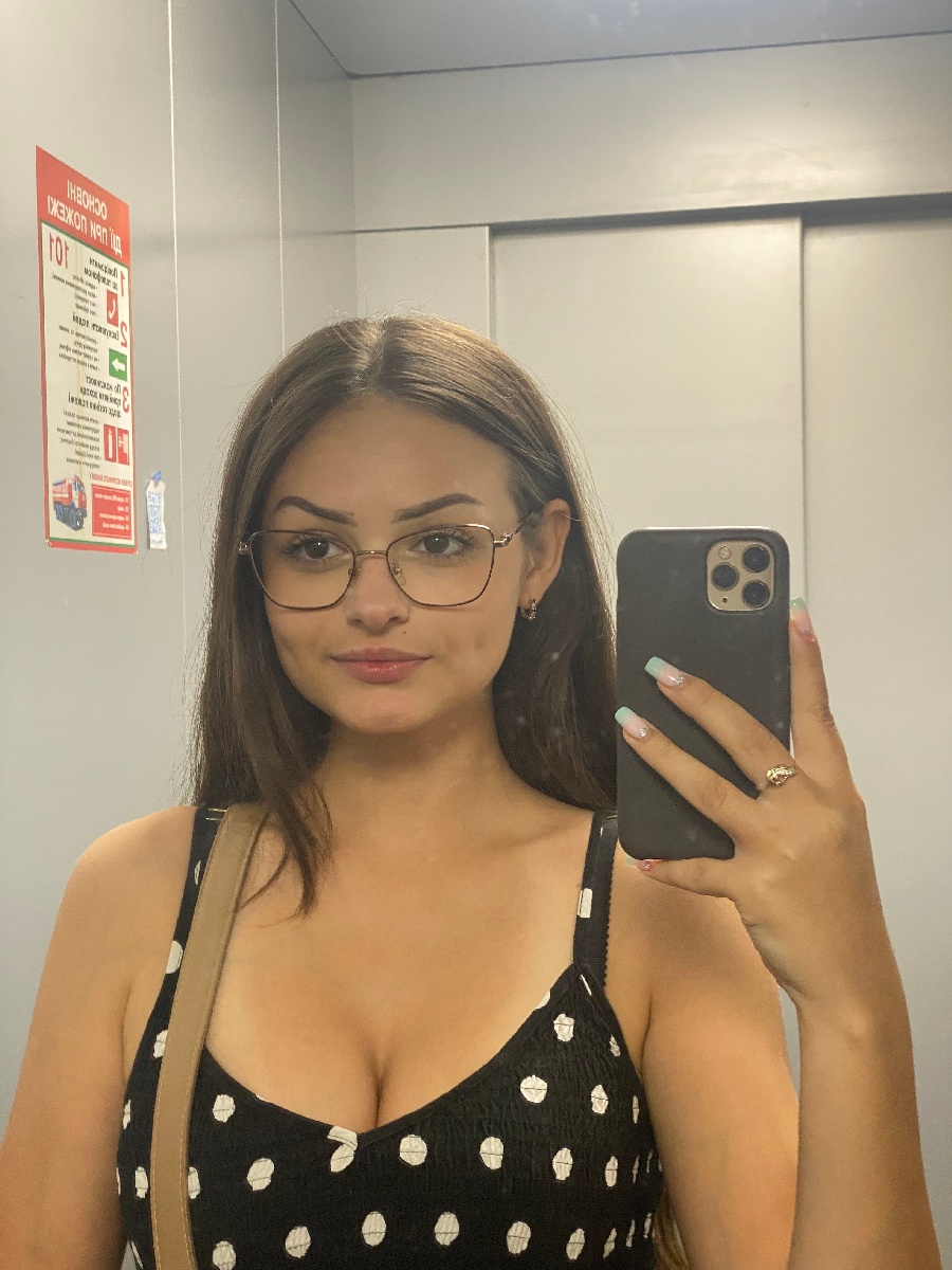 Sexy model Stacy in Yueyang