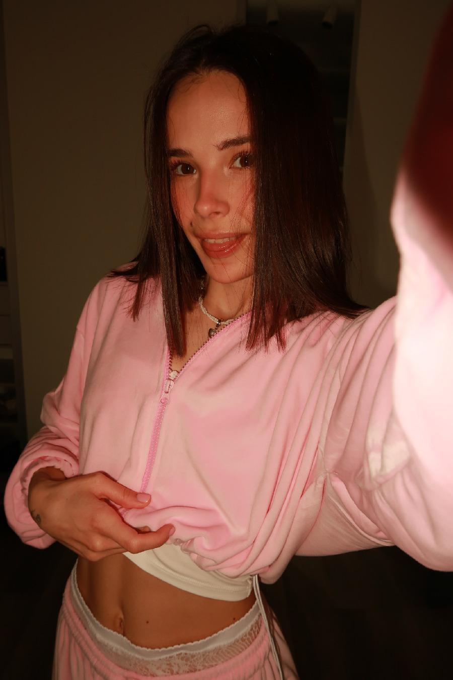 Tina brings the glow — live moments in Yueyang